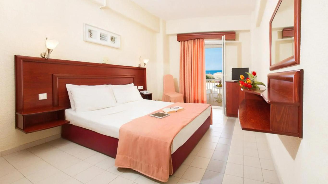 Loutra Beach Hotel
