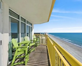 Units at Bay Watch by Elliott Beach Rentals - North Myrtle Beach - Balcón