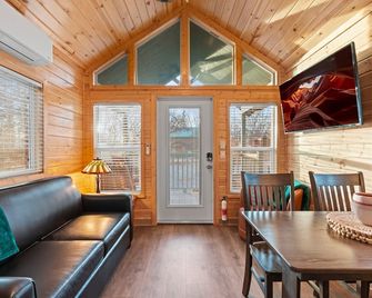 New|moondance Majestic Mini Cabin|cathedral Rock - Sedona - Living room