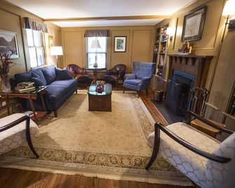 Gay Street Inn - Washington - Living room