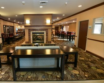Holiday Inn Express & Suites Grand Forks By IHG - Grand Forks - Edificio