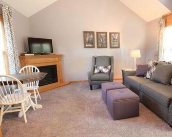 Cottage with jacuzzi, Downtown Berlin Ohio - Berlin - Wohnzimmer