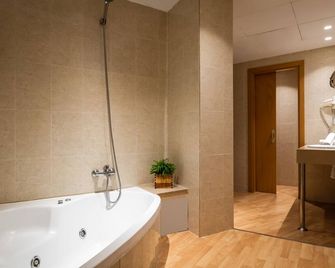 Alegria Plaza Paris - Lloret de Mar - Bathroom