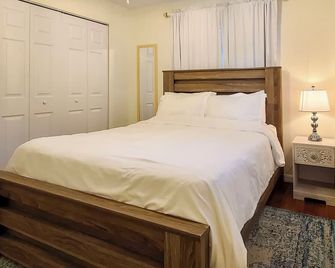 Calming Getaway 9 Mi to Clearwater Beach! - Clearwater