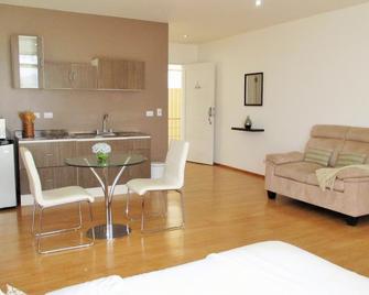 3 Cedarcats Short Stay Apartments - San Pedro - Comedor