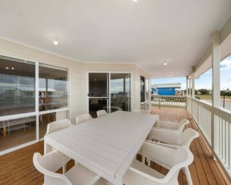 4br Coastal Family Retreat Near North Beach Bbq - North Beach - Balcone