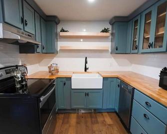 Back Bay Tuckaway - Wolfeboro - Kitchen