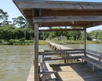 Fishermen Beach Lovers Snowbirds Unique Bon Secour River Cabin, Pet Friendly! - Gulf Shores - Patio