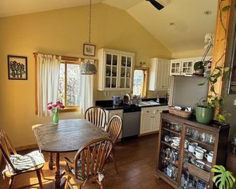 Charming 2-bedroom house in peaceful Santa Cruz with WiFi - Santa Cruz - Küche