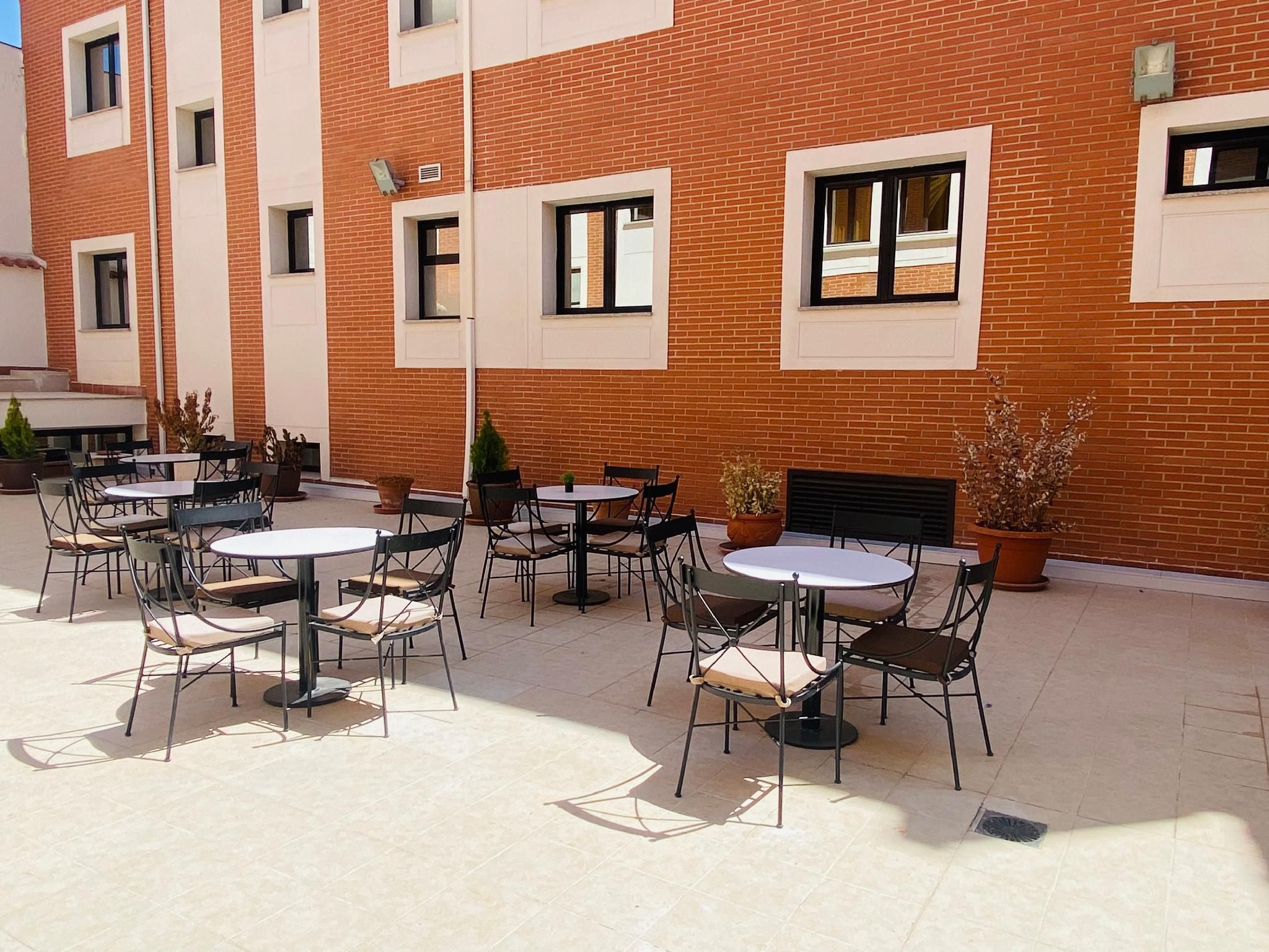 Hotel All In Aranjuez - Aranjuez - Patio