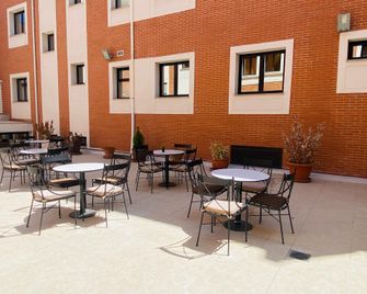 Hotel All In Aranjuez - Аранхуес - Патіо