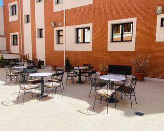 Hotel All In Aranjuez - Aranjuez - Patio