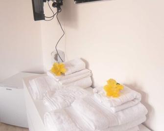 BOOKING for modern, comfortable holidays near the sea - Milis - Servicio de la habitación