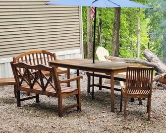 Hilltop Hideaway for family fun - Eddyville - Terasa