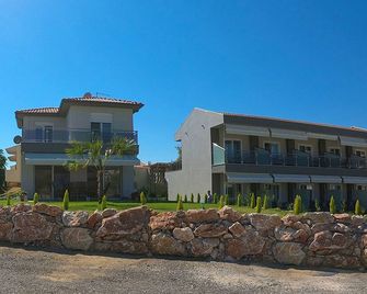 Finikas Garden Beach Resort Nikiti - Nikiti - Budynek