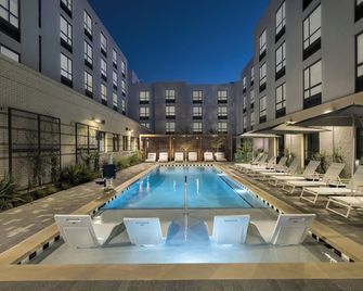 Home2 Suites by Hilton Austin East Side 5th Street - Austin - Piscina
