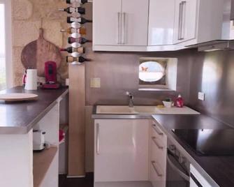Elegance and Charm at the Heart of the Vineyards - Pool and Handcrafted Decor - Saint-Macaire - Kitchen
