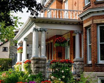 ذا سيكريت جاردن بد آند بريكفاست إن - كينغستن - مبنى