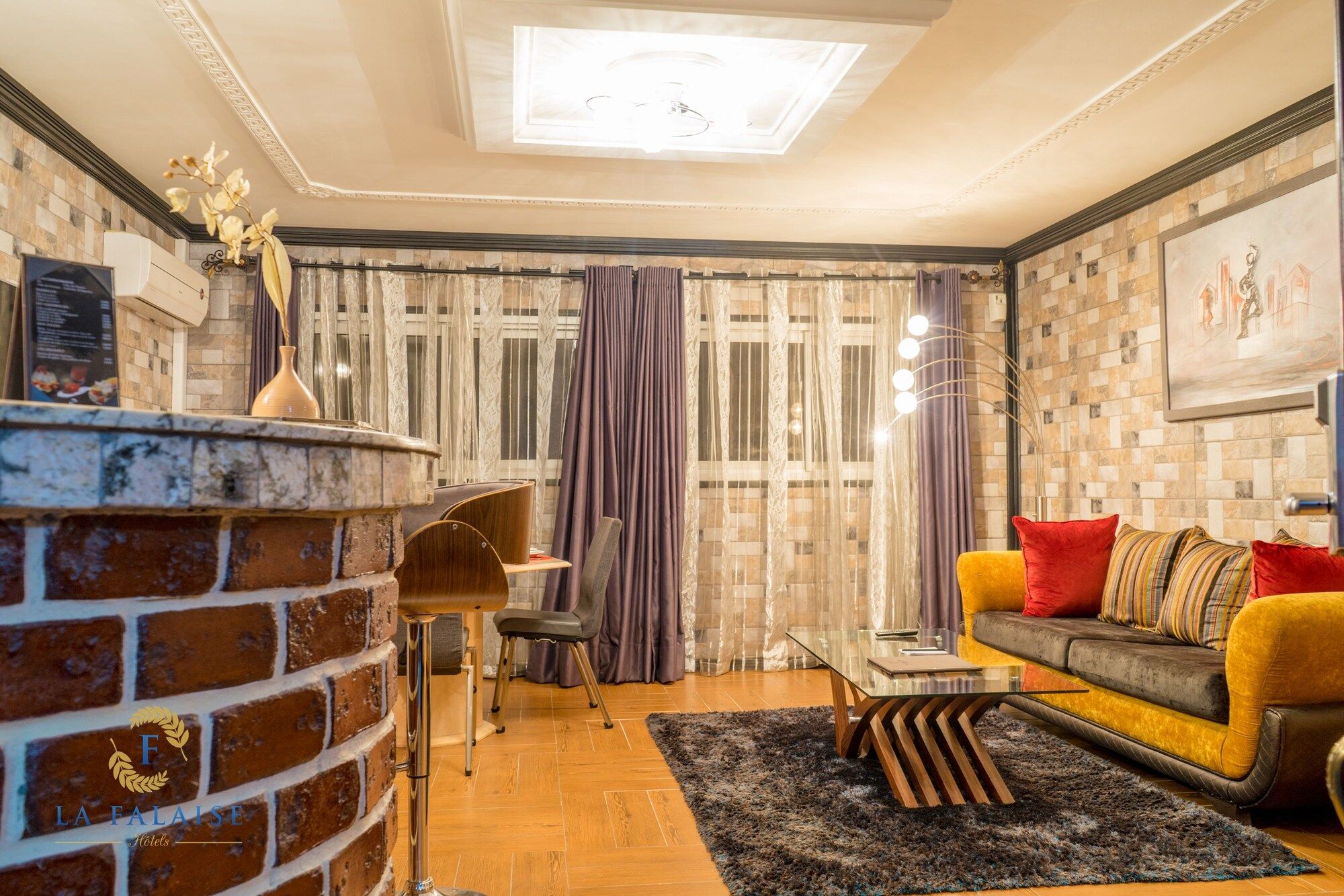 أوتل ريزيدنس لا فالايس - دوالا - غرفة معيشة