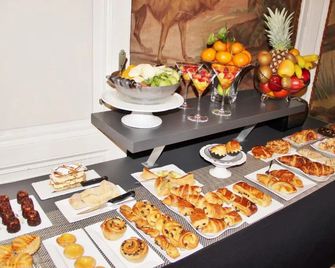 Chateau Pontet d'Eyrans & Spa - Cartelègue - Buffet