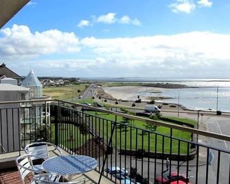 4-Star Holiday Home Seaside Location on Galway Bay Near City - Galway - Balcón