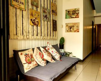 Cebu City Center Inn - It Park Lahug - Cebu City - Living room