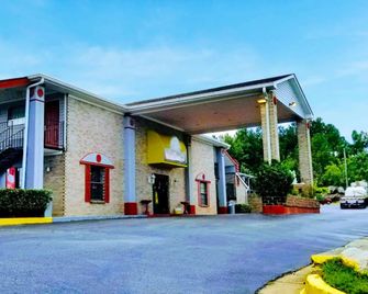 OYO Hotel Georgia Near Fairburn/Atlanta - Union City - Building