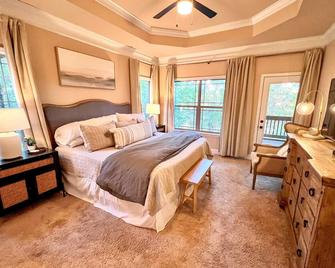 +New Listing+ Luxurious Lake Home w/ Private Dock - Arley - Bedroom