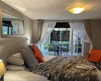 Sabie Self Catering Apartments - Sabie - Living room