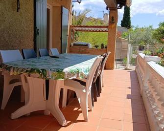Family villa with private pool and air conditioning in a Provencal village in Vaucluse - Saint-Didier - Balcony