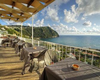 Hotel Imperamare - פוריו - מרפסת