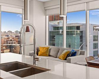 Stylish Downtown Condos By Globalstay - Calgary - Living room