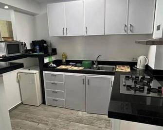 Inviting 1-Bed Apartment in Ksar sghir - Ksar es Sghir - Cocina
