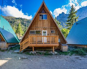 Four Seasons Cabin 2 - June Lake - Building