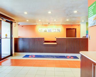 Motel 6 Columbia East - Columbia - Front desk