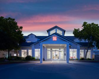 Hilton Garden Inn Roseville - Roseville - Rakennus
