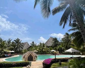 Tembo Cozy Apartments - Malindi - Pool