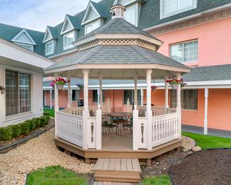 Best Western Greenfield Inn - Allen Park - Innenhof