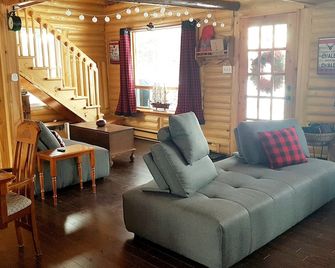 Chalet en Rondins de Bois Avec lac Privé - Murray Bay - Salon