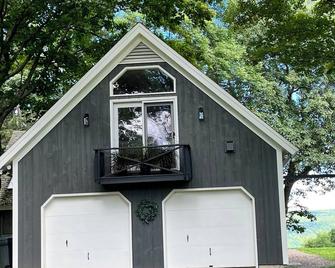 Charming Cooperstown country house with views of Lake Otsego - Cooperstown - Building