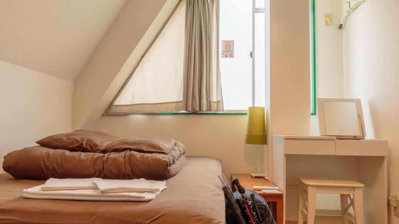 J-Hoppers Osaka Guesthouse