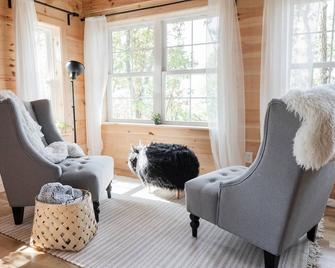 The Wingtip at Tiny Bluff - Lookout Mountain - Living room