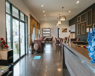 The Desiign Hotel - Si Maha Phot - Front desk