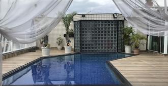 Hotel Pousada Irmaos Freyhardt - Rio de Janeiro - Piscina