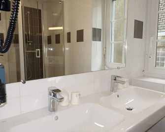 Hôtel de la Gare - La Roche - Salle de bain