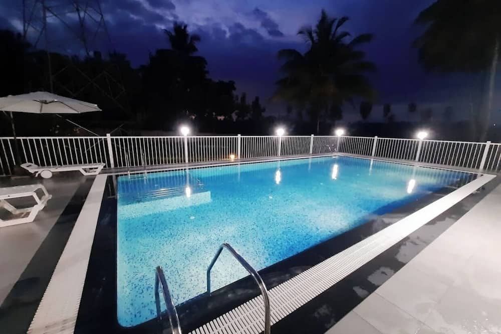 Encanto Farmstay - מיסור - בריכה