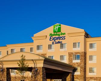 Holiday Inn Express & Suites Chicago North-Waukegan-Gurnee - Waukegan - Building