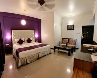 Silver Sands Hideaway - Candolim - Bedroom