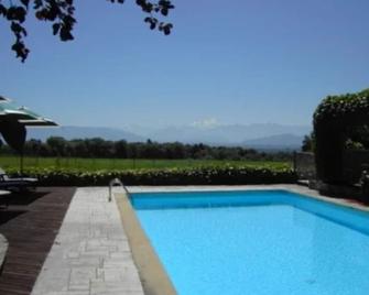 Auberge Des Chasseurs - Gex - Piscine