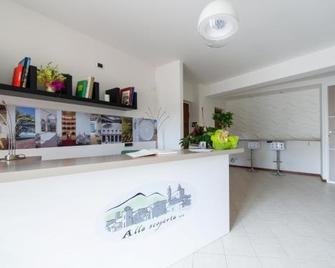Alla Scoperta Delle Marche - Camerino - Front desk
